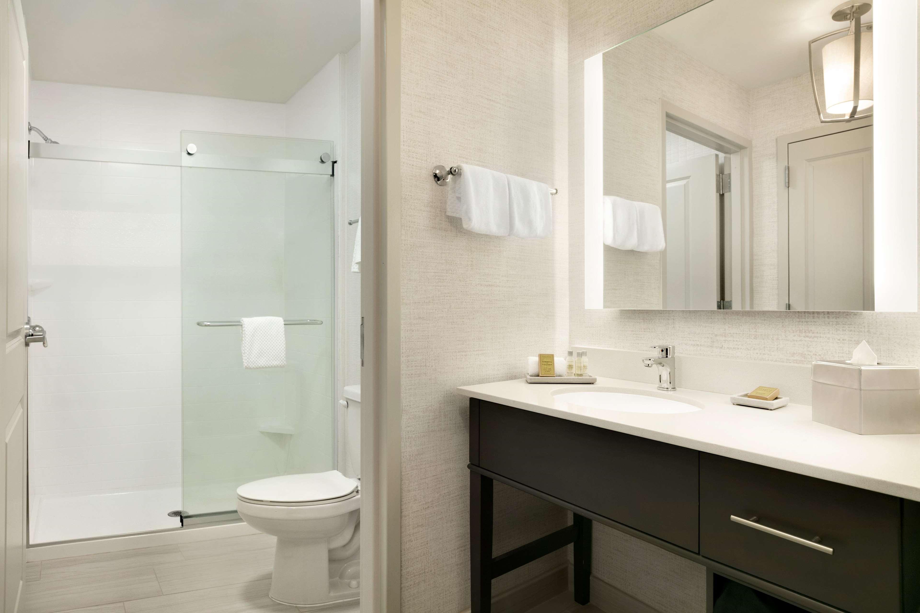 מלון טייסונס קורנר Doubletree By Hilton Mclean Tysons מראה חיצוני תמונה