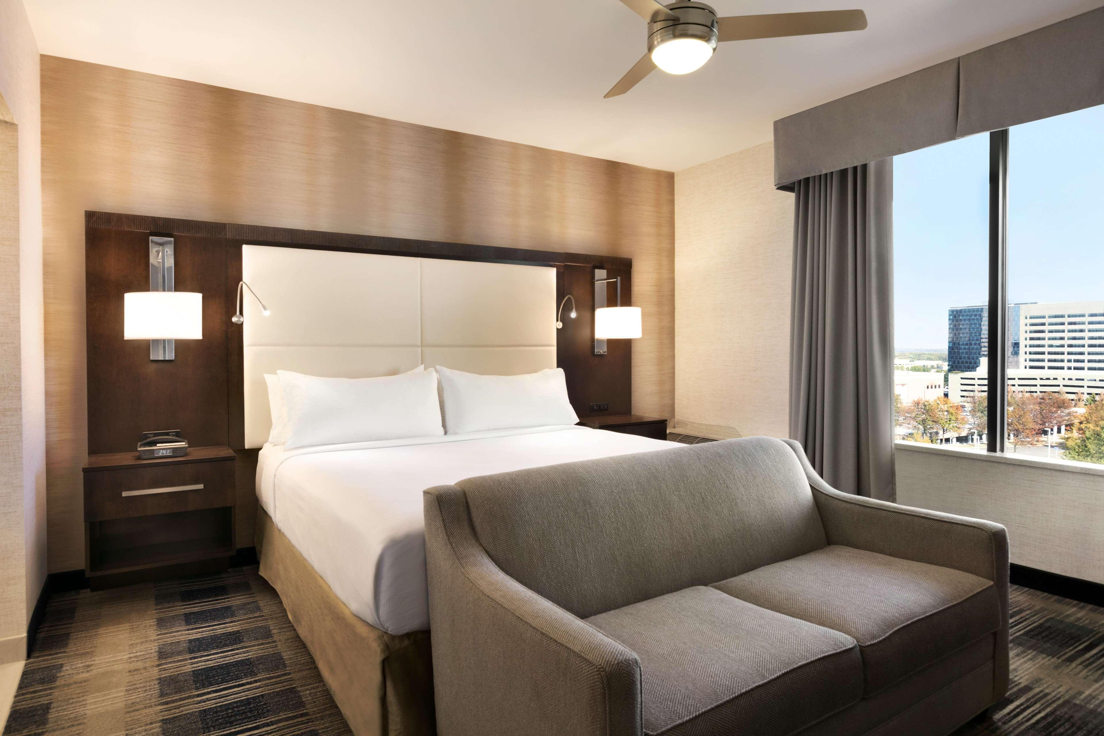 מלון טייסונס קורנר Doubletree By Hilton Mclean Tysons מראה חיצוני תמונה
