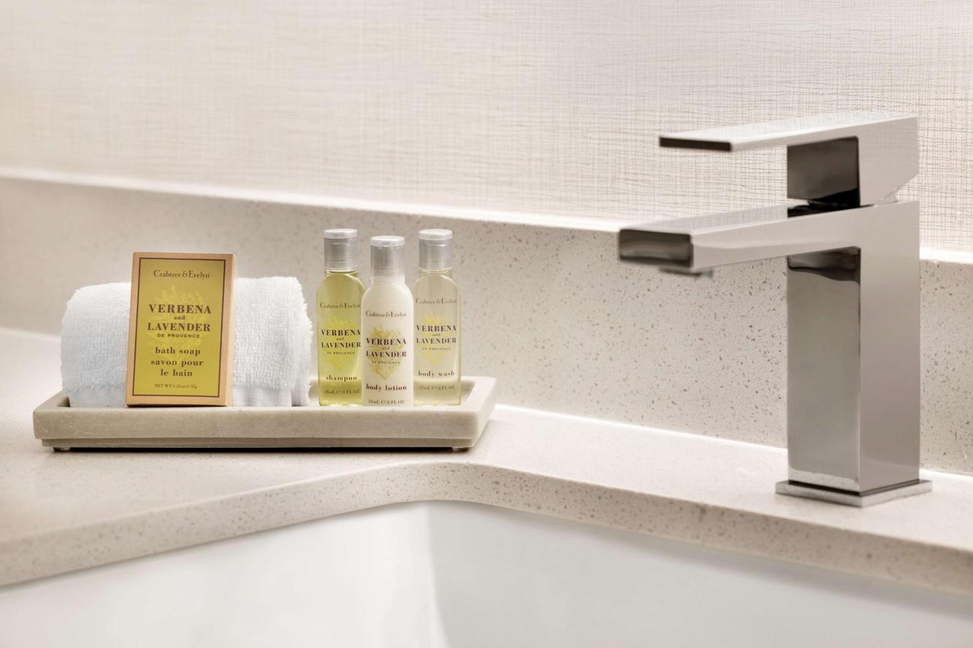 מלון טייסונס קורנר Doubletree By Hilton Mclean Tysons מראה חיצוני תמונה