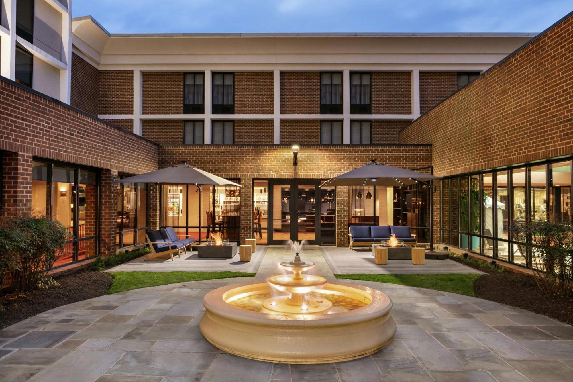מלון טייסונס קורנר Doubletree By Hilton Mclean Tysons מראה חיצוני תמונה